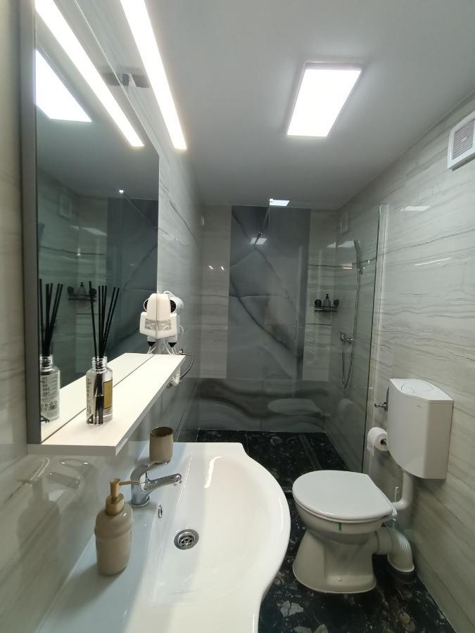 Casa Tiky Hotel Timişoara Buitenkant foto
