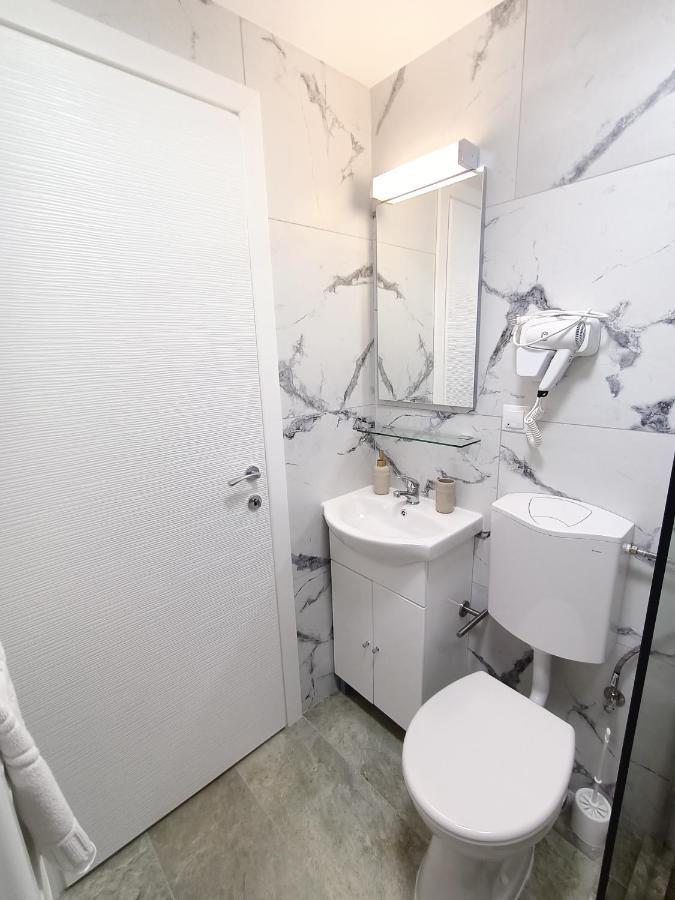 Casa Tiky Hotel Timişoara Buitenkant foto