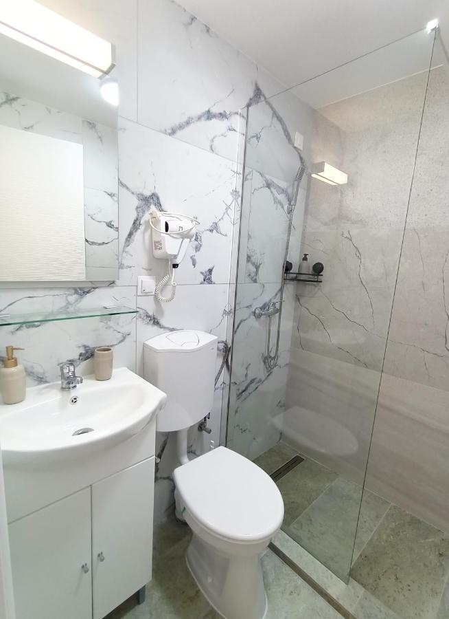 Casa Tiky Hotel Timişoara Buitenkant foto