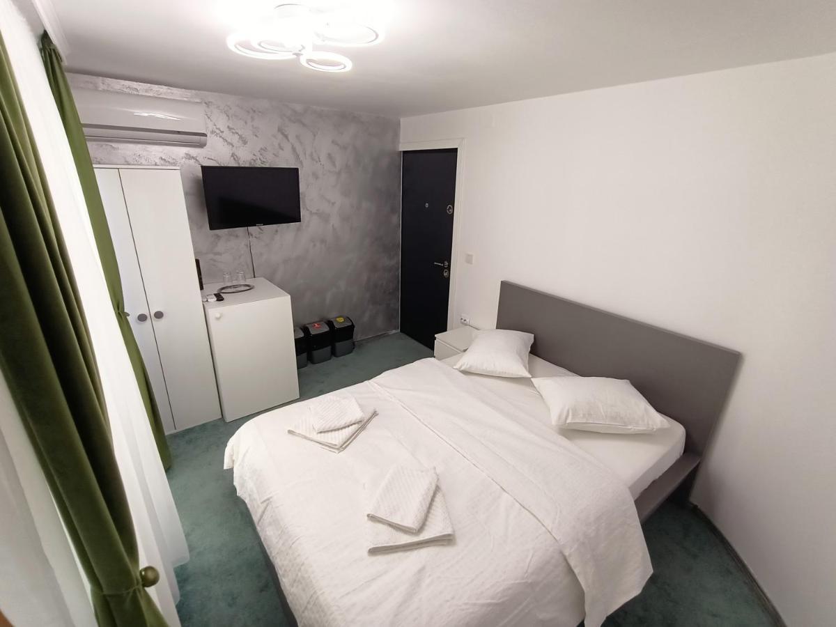 Casa Tiky Hotel Timişoara Buitenkant foto