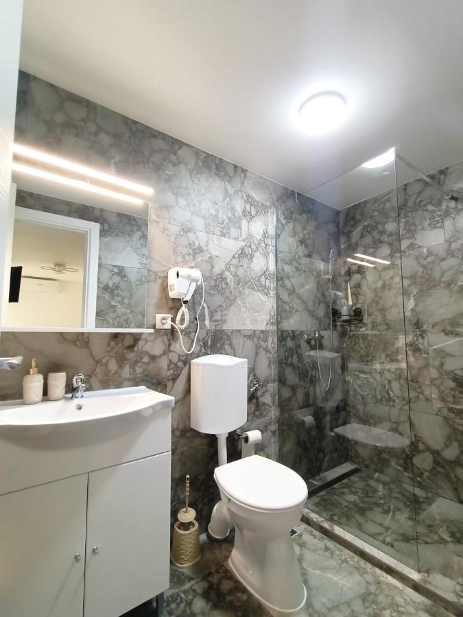 Casa Tiky Hotel Timişoara Buitenkant foto