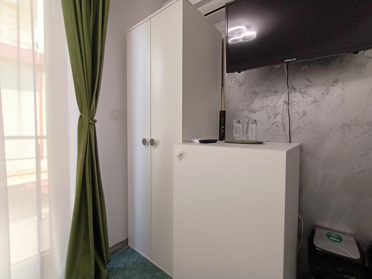 Casa Tiky Hotel Timişoara Buitenkant foto