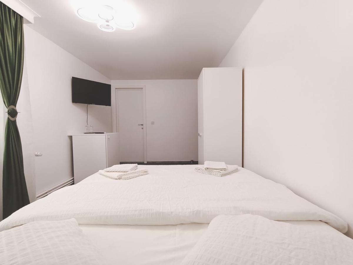 Casa Tiky Hotel Timişoara Buitenkant foto
