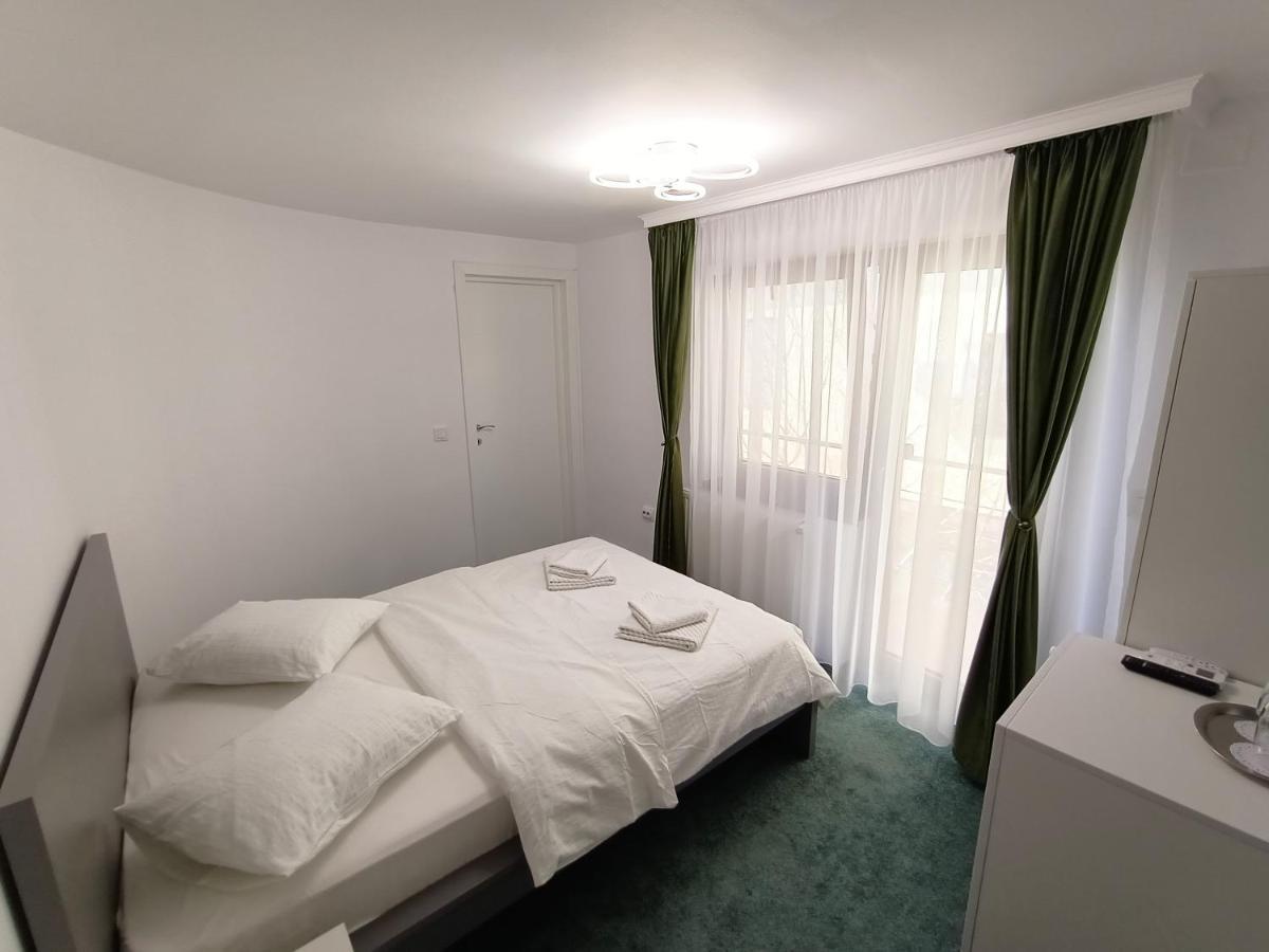Casa Tiky Hotel Timişoara Buitenkant foto