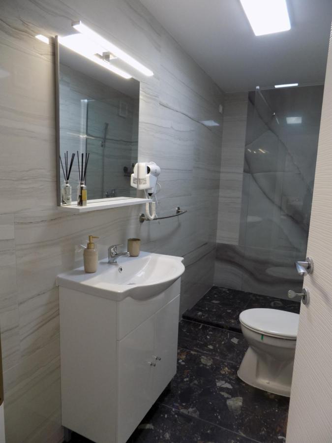 Casa Tiky Hotel Timişoara Buitenkant foto