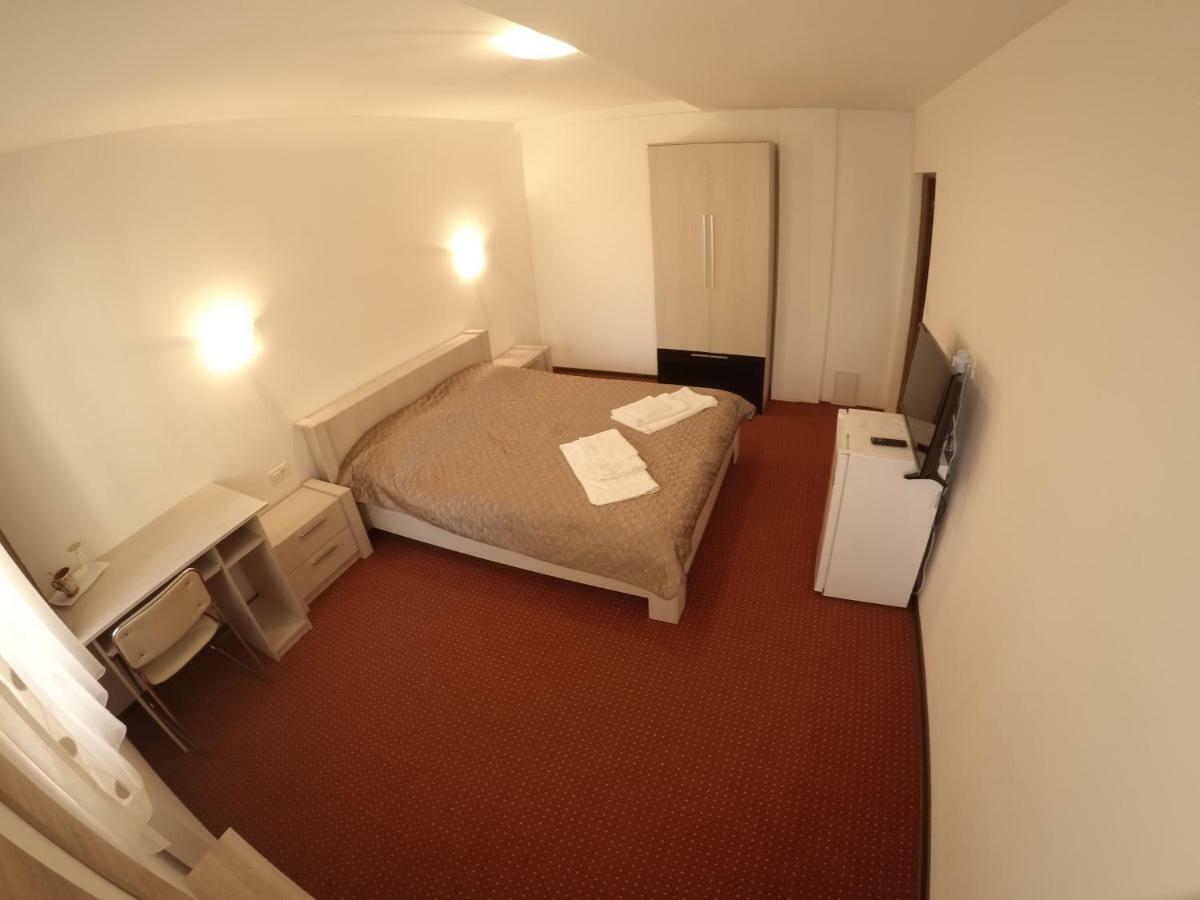Casa Tiky Hotel Timişoara Buitenkant foto