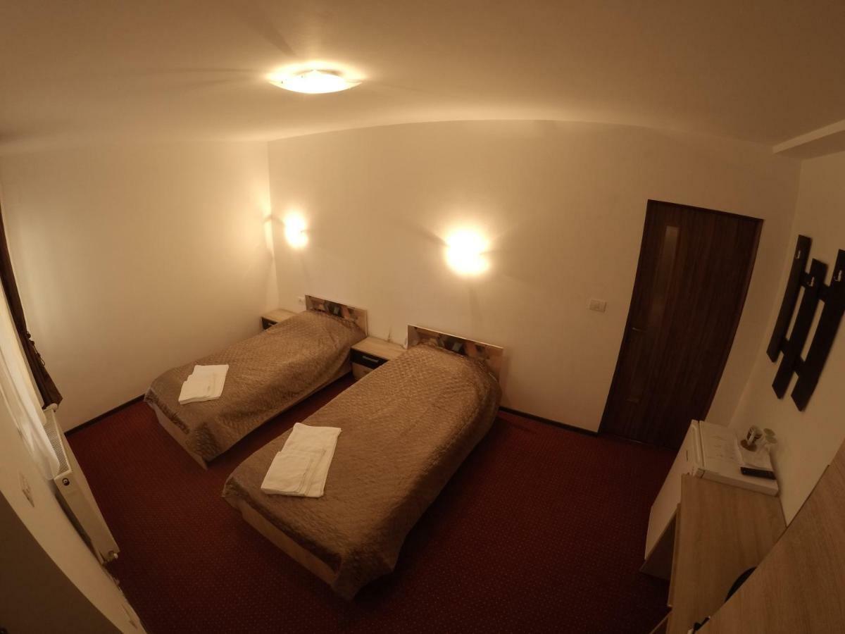 Casa Tiky Hotel Timişoara Buitenkant foto