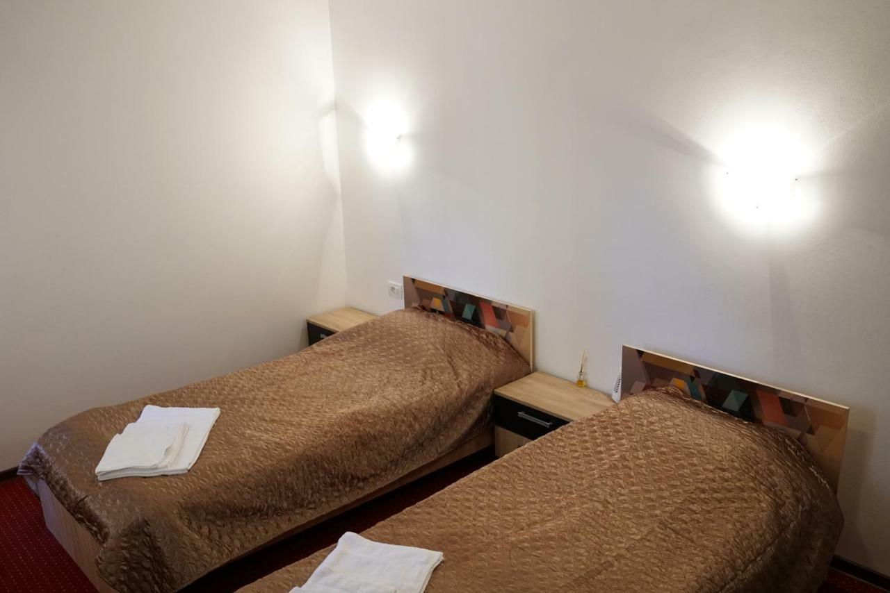 Casa Tiky Hotel Timişoara Buitenkant foto