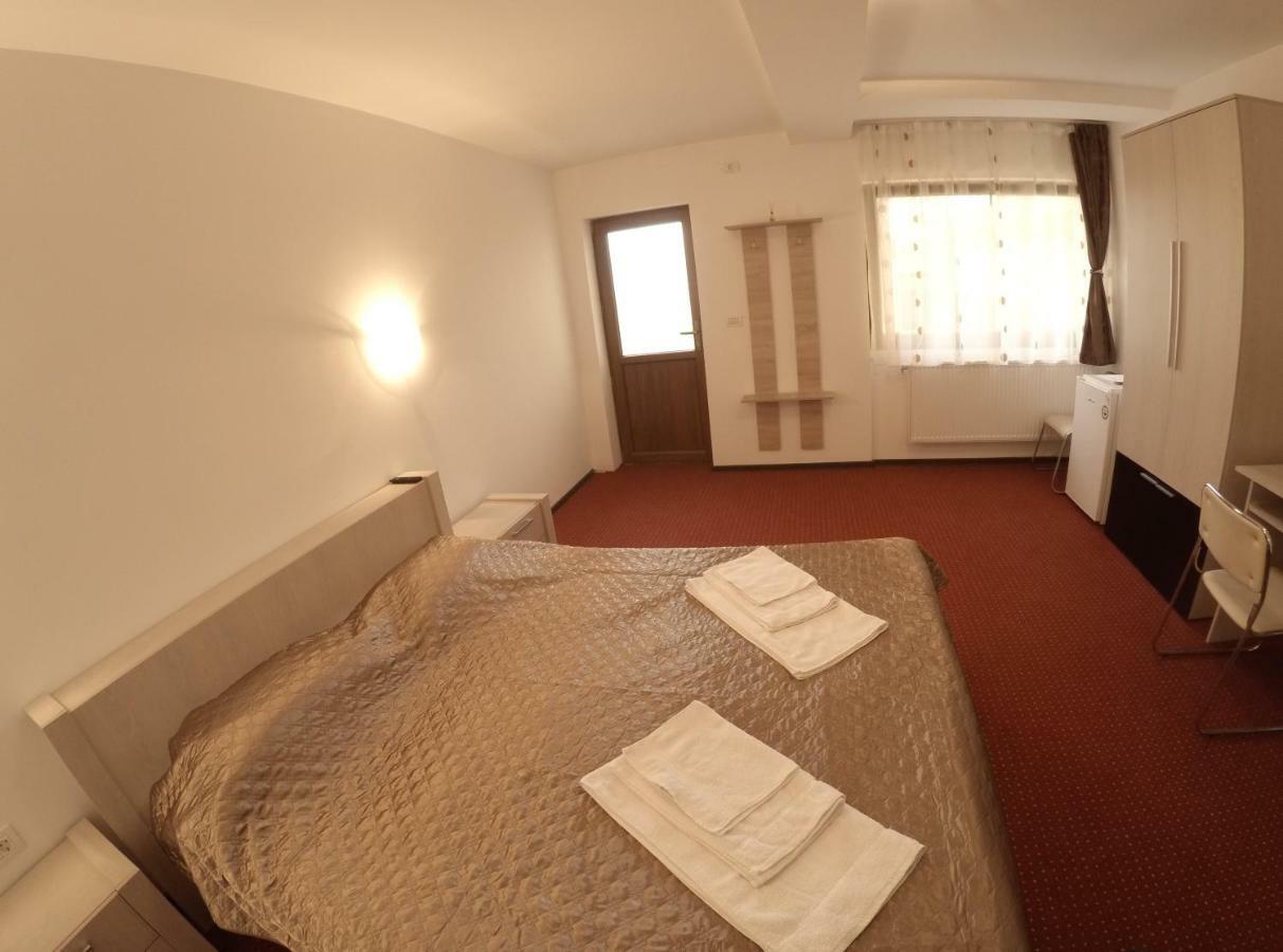 Casa Tiky Hotel Timişoara Buitenkant foto