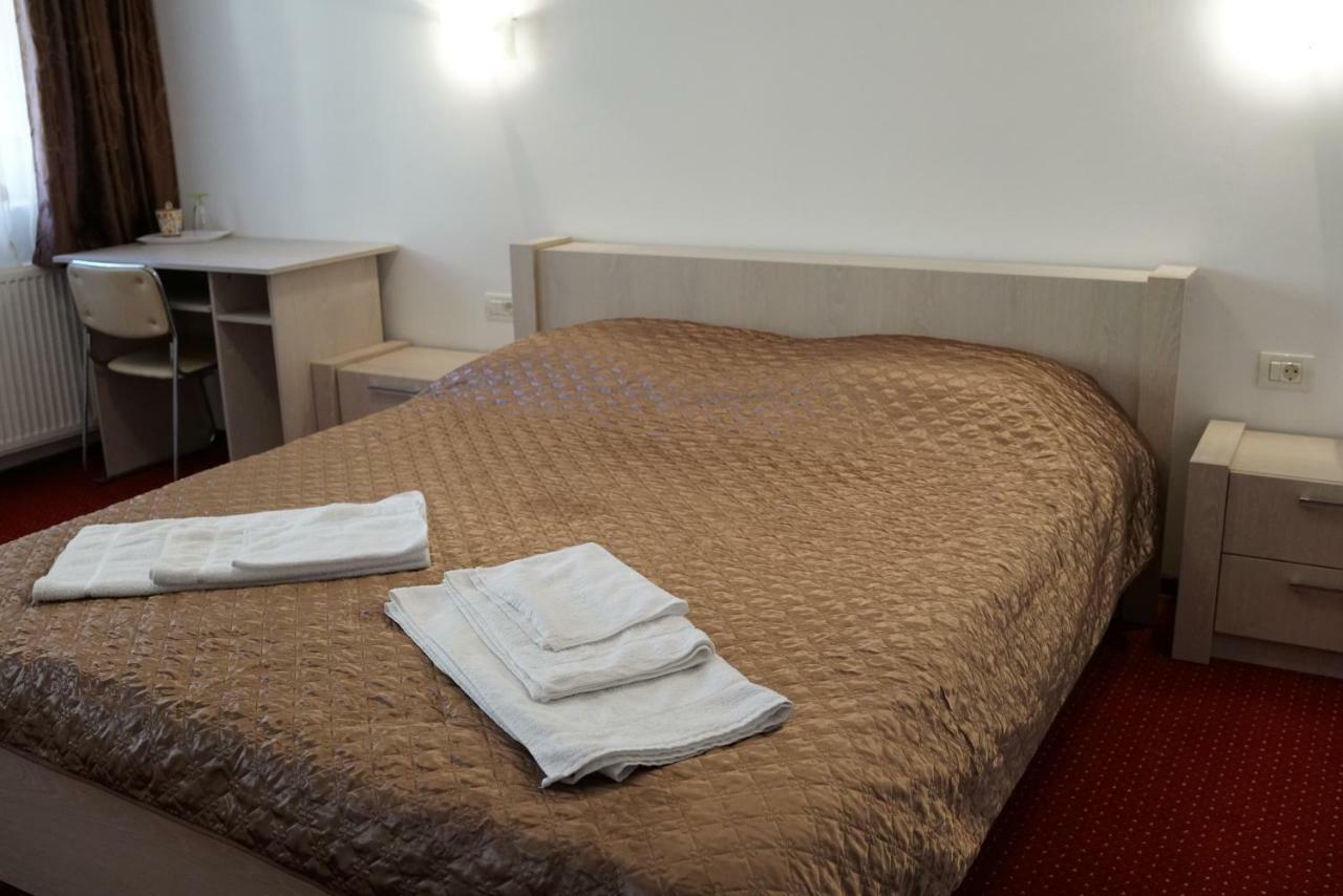 Casa Tiky Hotel Timişoara Buitenkant foto
