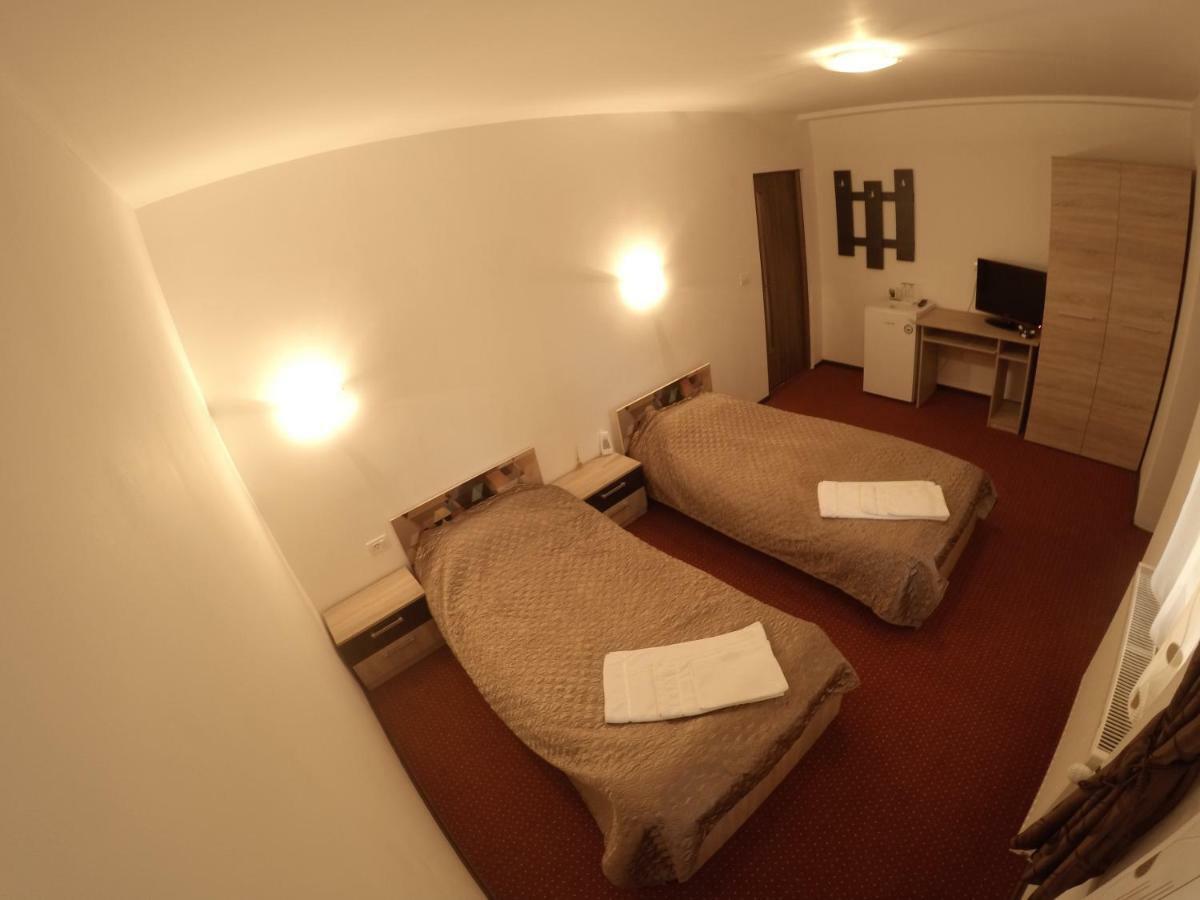 Casa Tiky Hotel Timişoara Buitenkant foto