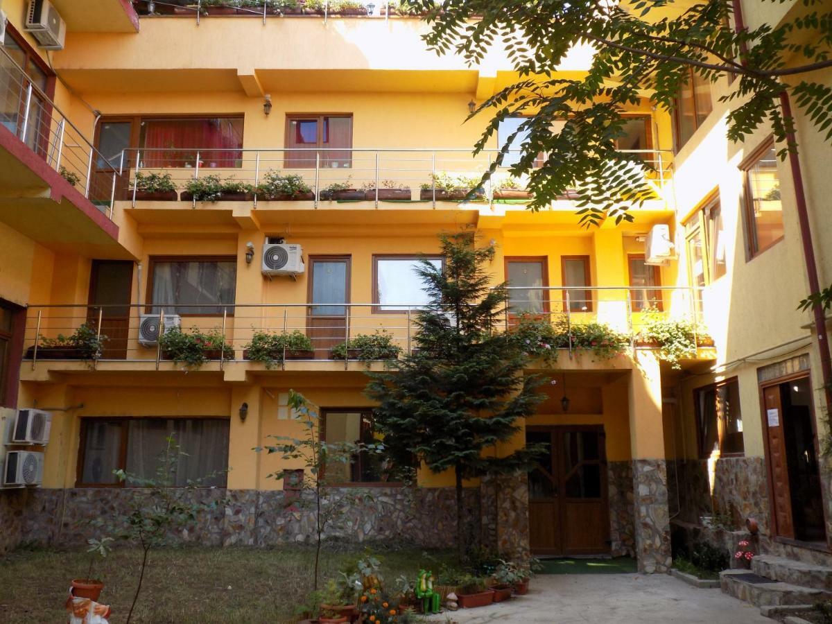 Casa Tiky Hotel Timişoara Buitenkant foto