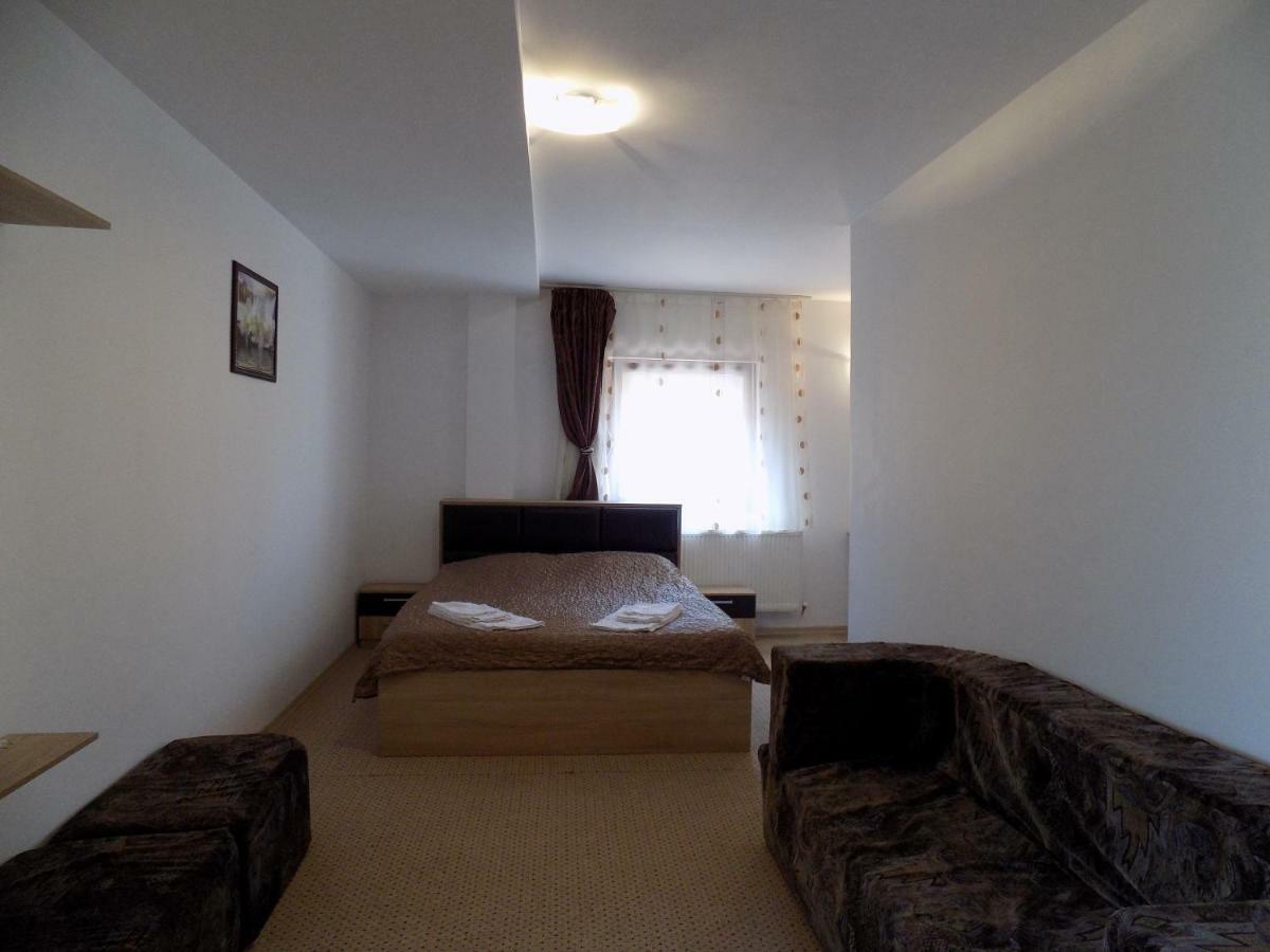 Casa Tiky Hotel Timişoara Buitenkant foto