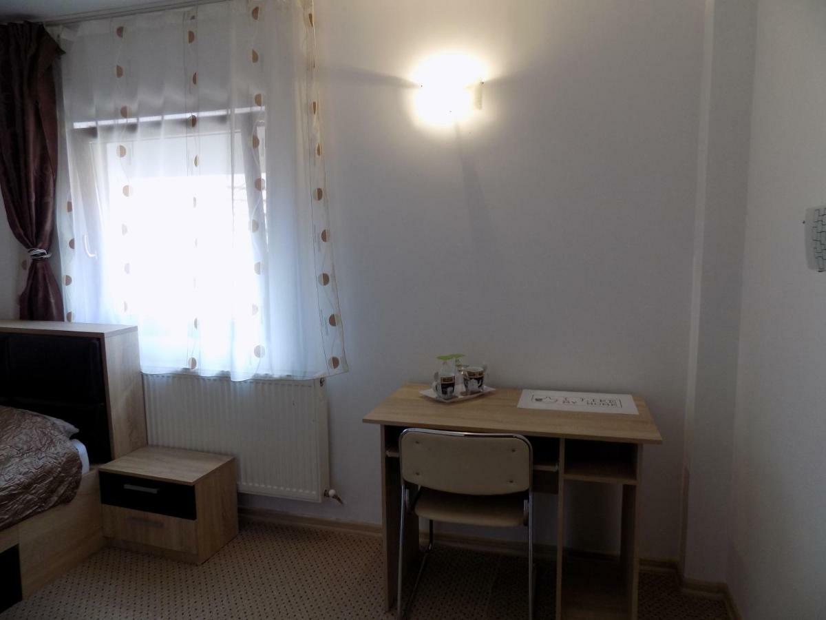 Casa Tiky Hotel Timişoara Buitenkant foto