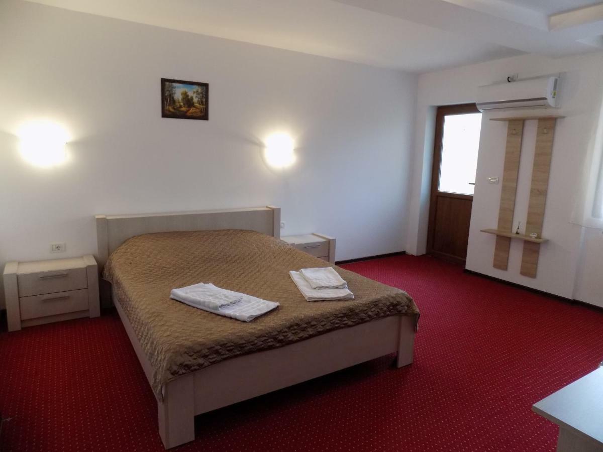 Casa Tiky Hotel Timişoara Buitenkant foto