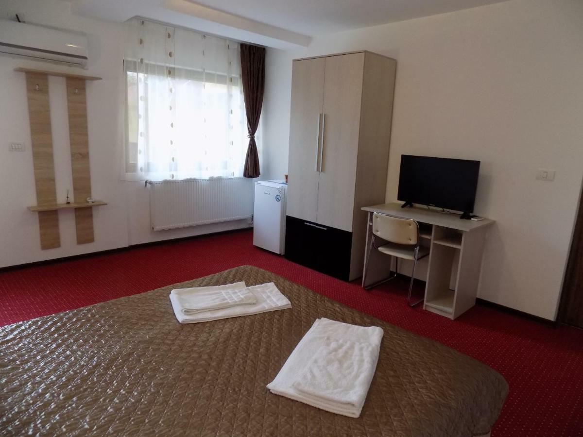 Casa Tiky Hotel Timişoara Buitenkant foto